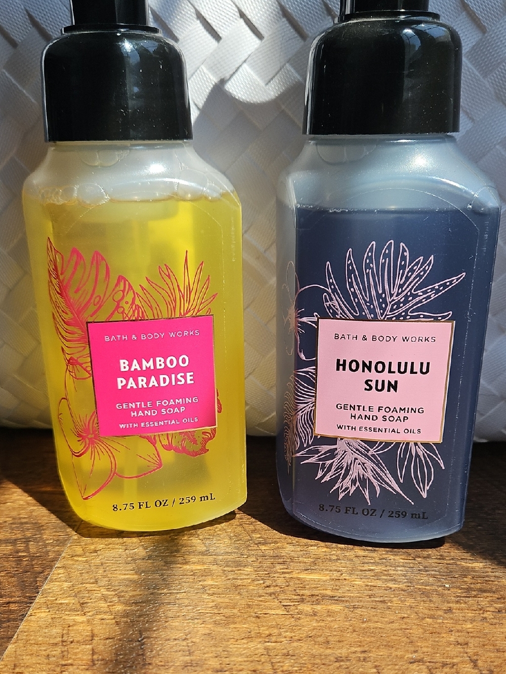Bath & Body Works Bamboo Paradise & Honolulu Sun Hand Soaps - Yellow & Blue